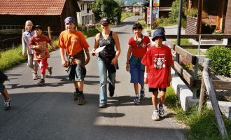 Sola 04 - 111 - Sonntag (Ovi, Schoggi, Ricola).jpg
